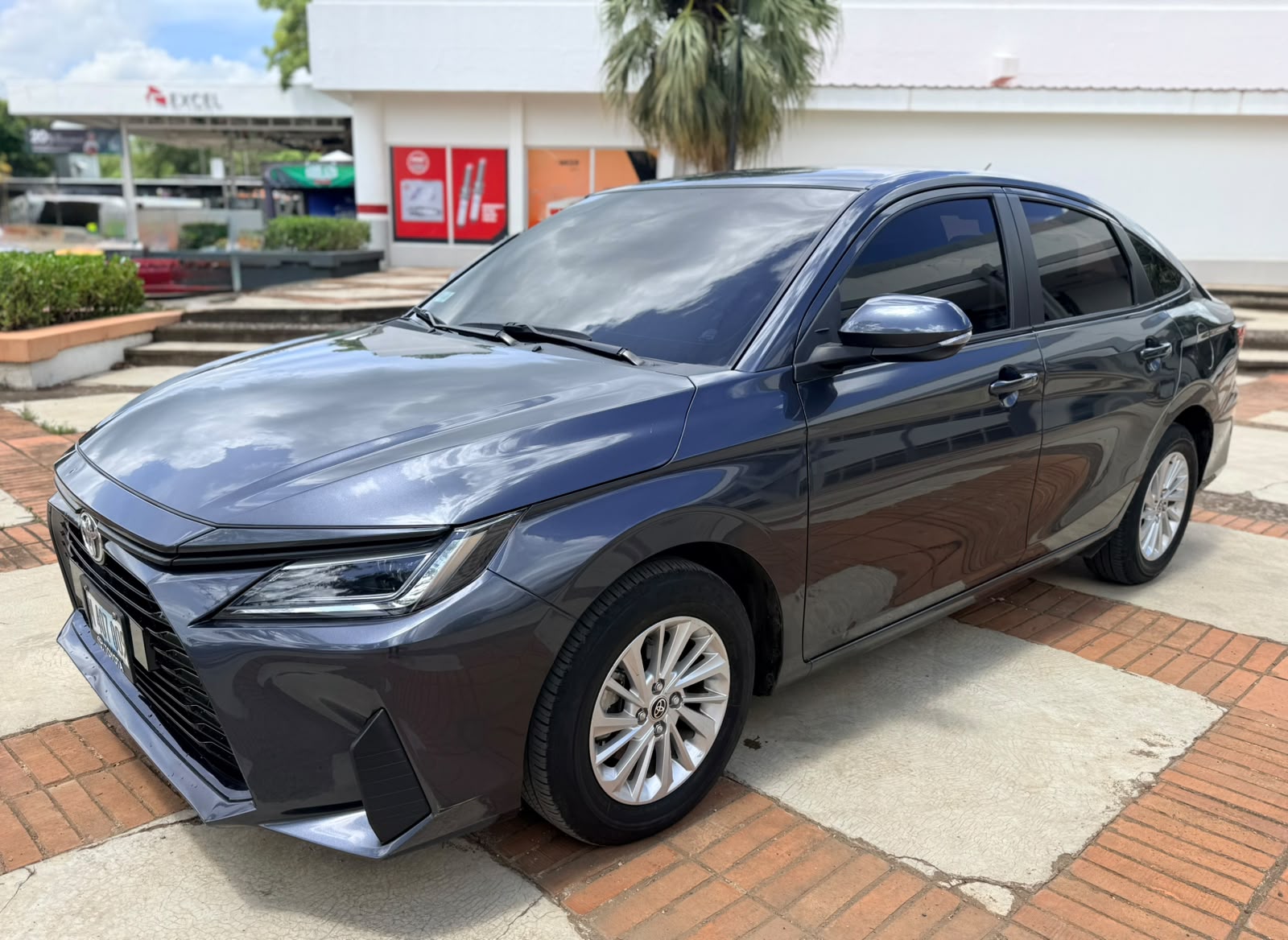 TOYOTA YARIS AUTOMATICO