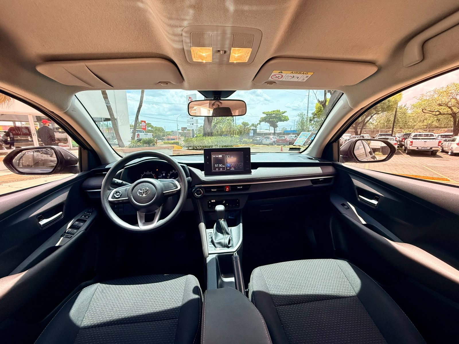 TOYOTA YARIS AUTOMATICO